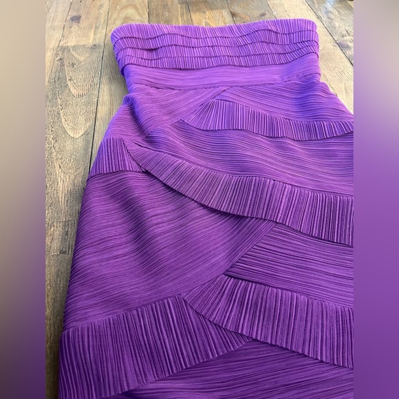 BCBGMaxAzria Jorie in Dark Orchid Ruched Strapless Cocktail Mini Dress Y2K Sz 6 - Picture 7 of 12